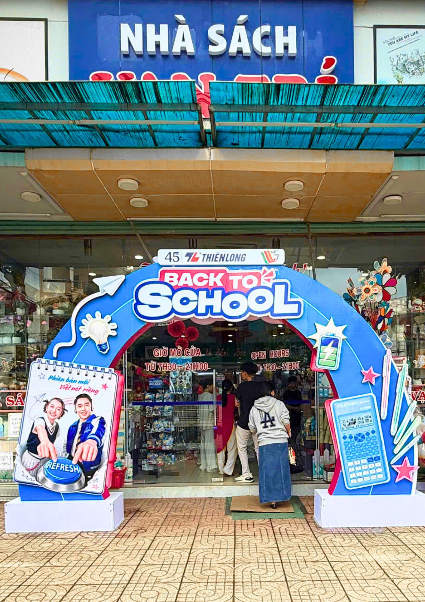 Kệ trưng bày sản phẩm
